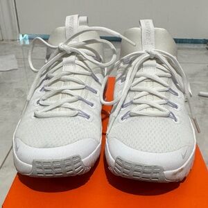 Nike Free Metcon 6 in White and Platinum